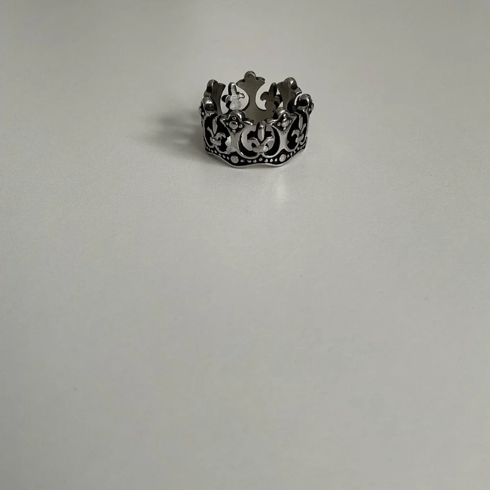 Crown ring - Picture 1 of 2